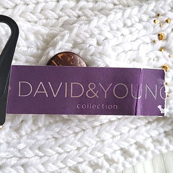 DAVID & YOUNG NWT White Gold Hand Knit Headband Ear Warmer OS Buttons Snow Cold - Picture 10 of 11